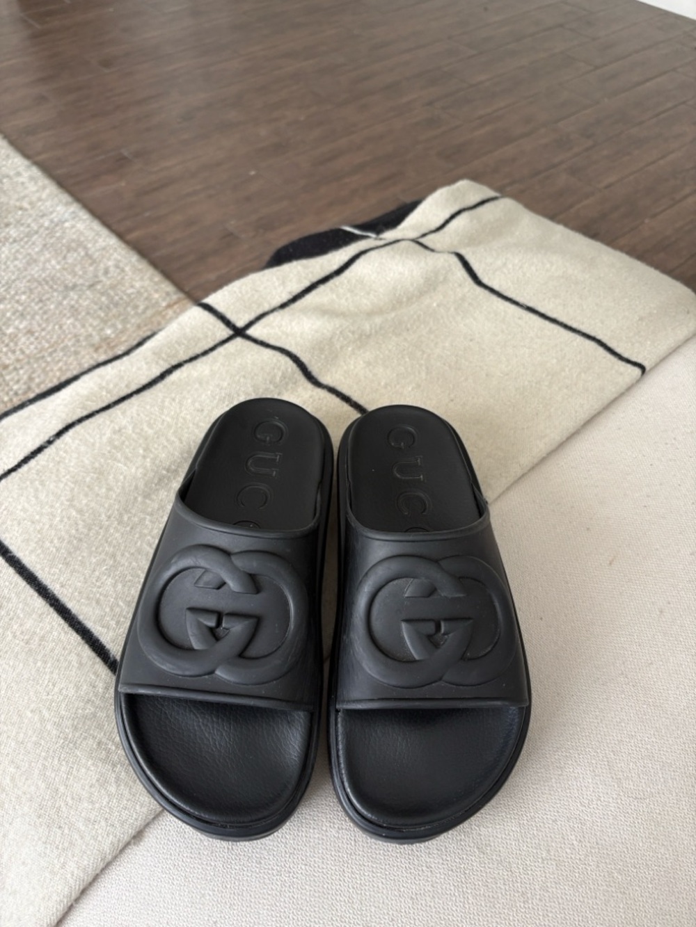 Gucci Matte Black Embossed Logo Slide Sandals - Picture 2 of 4